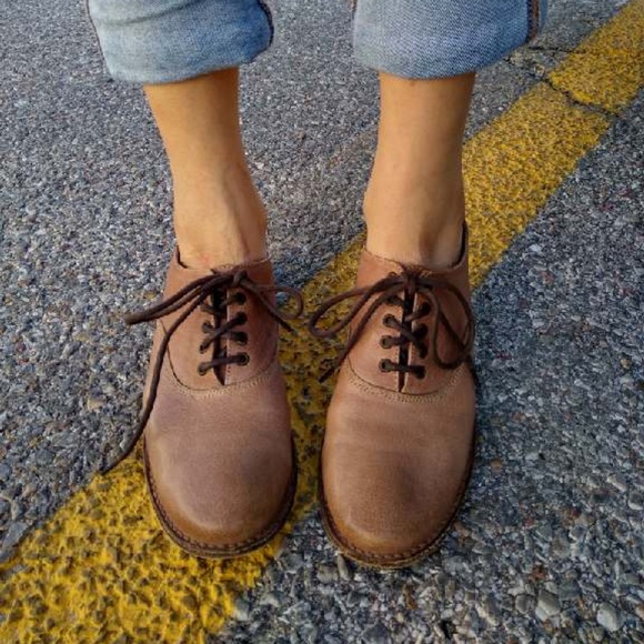 Frye Shoes - OBO Frye Oxford Style Shoes ❤️